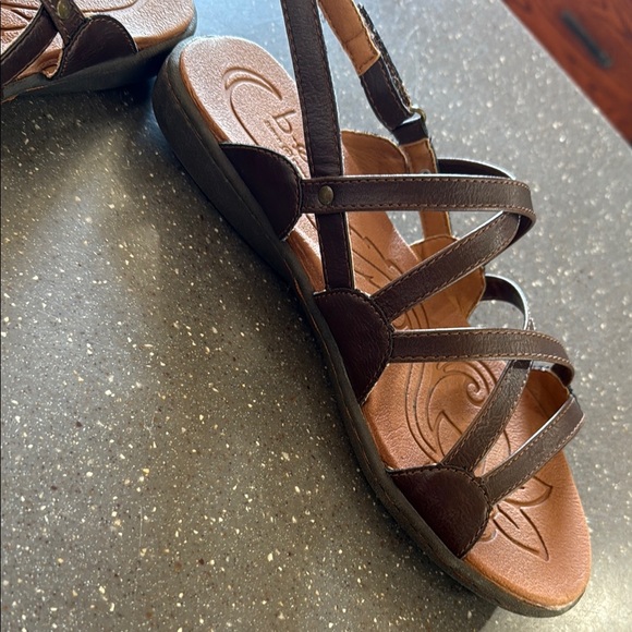 boc Brown Sandals with Contoured Footbed and Adjustable Straps - Picture 3 of 4